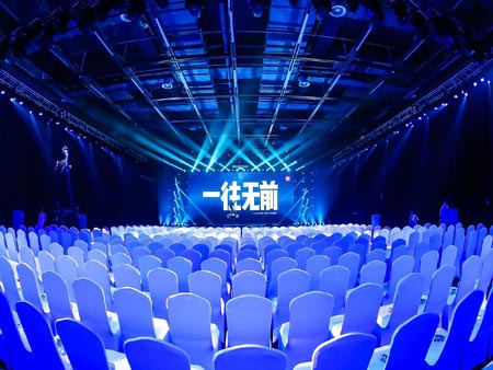 小米十周年活動除了有雷軍公開演講，還有蘭博基尼卡丁車互動比賽