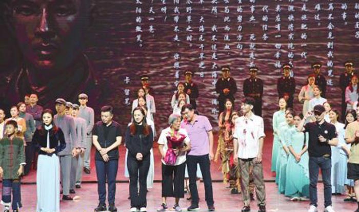 紅色革命題材大型音樂劇《我在黑暗中等待黎明》在茂名首演